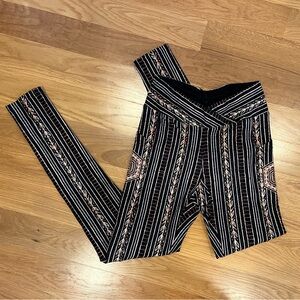 Wolven Zephyr Crossover Pocket Leggings Small